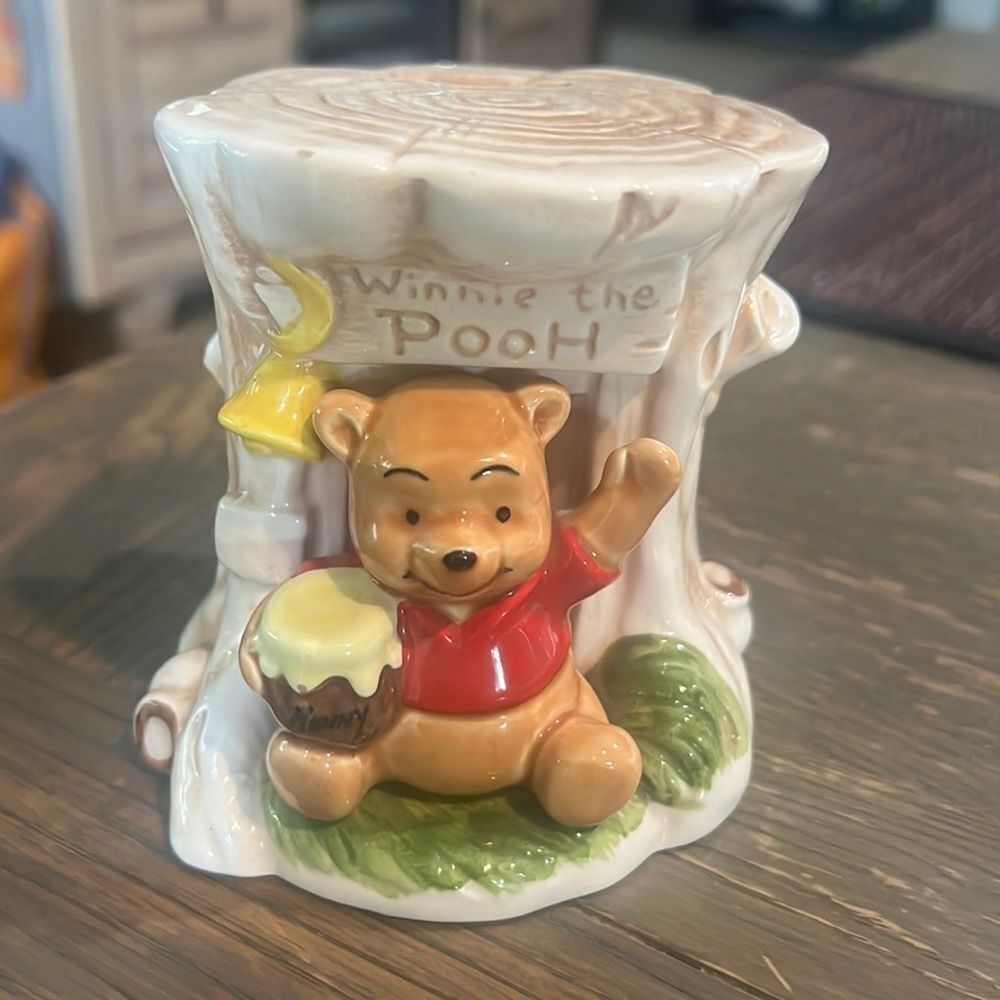 Pooh Bank Walt Disney vtg Winnie Pooh Figurine Hidden Treasure gift sculpture